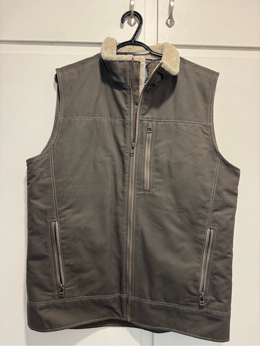 Men's Sherpa-Lined Canvas Vest - Dark Brown